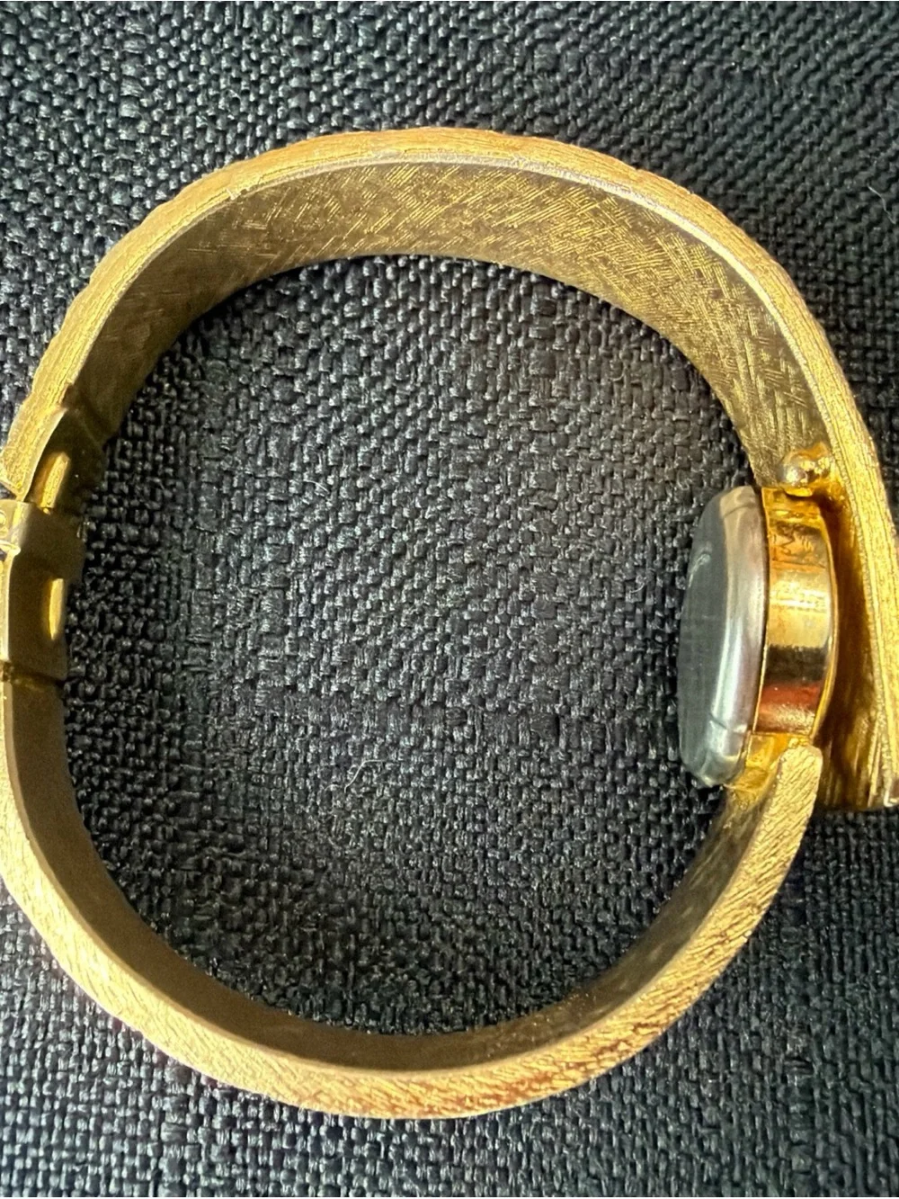 N/A elegant gold